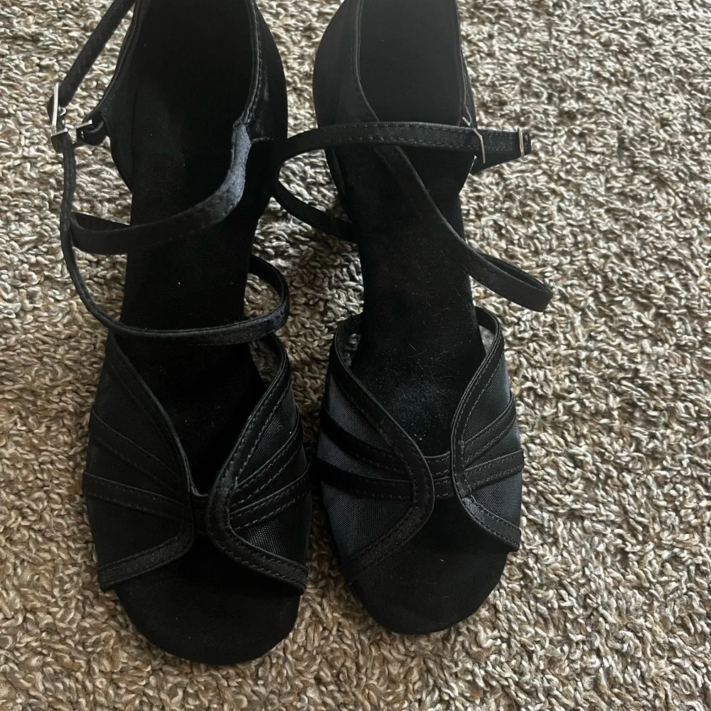 Elegant Black Strappy Women's Shoes - Picture 1 of 7